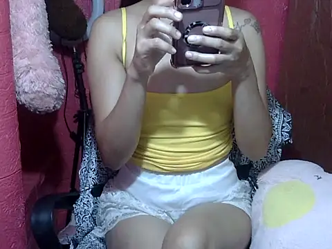 Snapshot of Horny_WetPussy chatting on 07.28.26 Horny WetPussy online show from 07.28.26