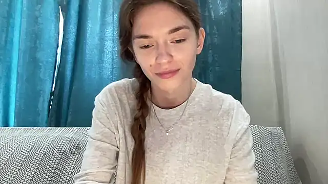 Snapshot of MonaNox chatting on 06.17.26 MonaNox online show from 06.17.26