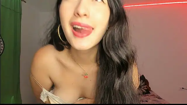 Snapshot of lolacute69_ chatting on 06.26.26 lolacute69 online show from 06.26.26