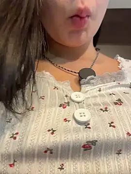 Snapshot of -Lorelain- chatting on 06.17.26 -Lorelain- online show from 06.17.26