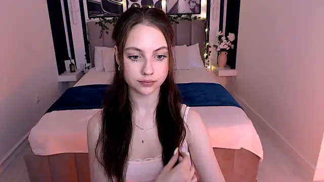 Snapshot of _AliceWells chatting on 07.07.26 AliceWells online show from 07.07.26