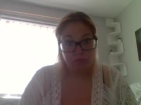 Snapshot of SecretRavenXO chatting on 06.05.26 SecretRavenXO online show from 06.05.26