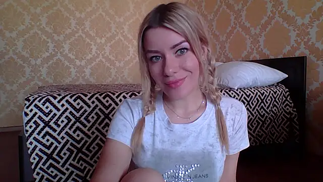 Snapshot of Softy_Aura_ chatting on 05.28.26 Softy Aura online show from 05.28.26