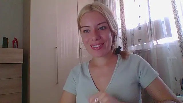 Snapshot of Softy_Aura_ chatting on 08.04.26 Softy Aura online show from 08.04.26