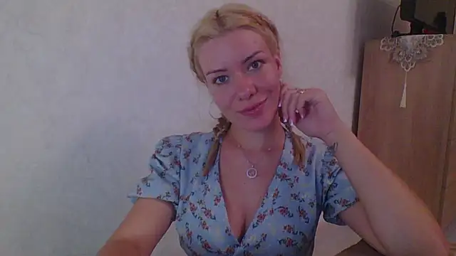 Snapshot of Softy_Aura_ chatting on 08.06.26 Softy Aura online show from 08.06.26