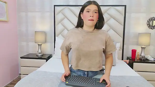 CarolineOlsen online show from 04.28.26