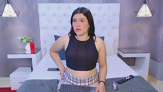 CarolineOlsen online show from 06.04.26