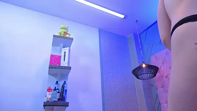 Mia-hot- online show from 05.14.26