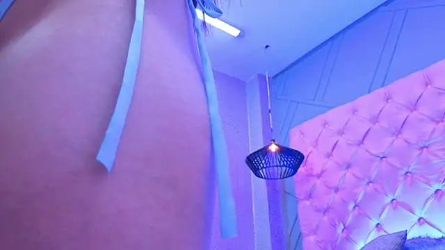 Mia-hot- online show from 05.26.26