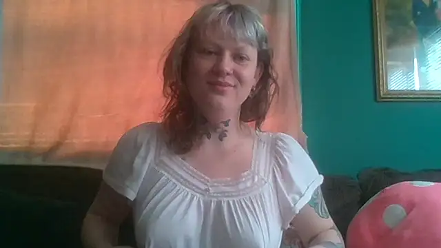 Snapshot of RosieSwitchBitch chatting on 05.06.26 RosieSwitchBitch online show from 05.06.26