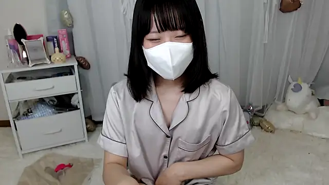 Snapshot of mii__tan chatting on 05.31.26 mii tan online show from 05.31.26
