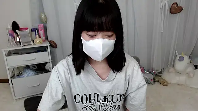 Snapshot of mii__tan chatting on 06.06.26 mii tan online show from 06.06.26