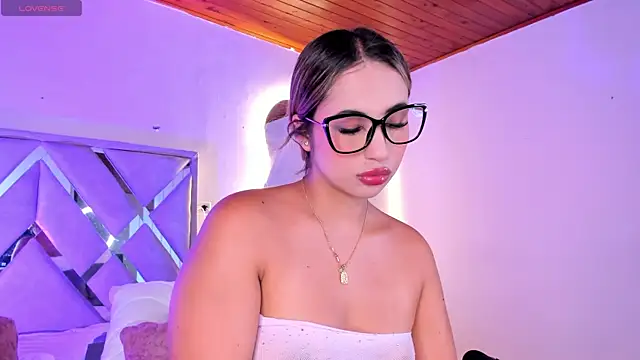 Snapshot of MartinaVizmara_ chatting on 07.11.26 MartinaVizmara online show from 07.11.26