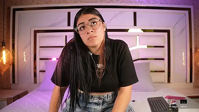 nicole sm online show from 04.24.26