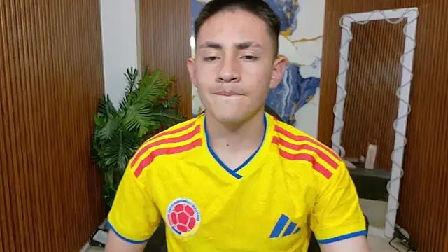 Snapshot of Andres_Tay chatting on 06.14.26 Andres Tay online show from 06.14.26