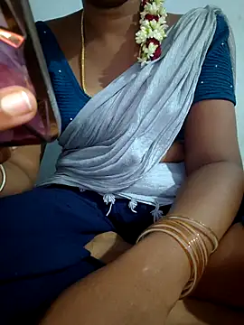 Snapshot of Tamil_Hot_HoneyBee chatting on 06.18.26 Tamil Hot HoneyBee online show from 06.18.26
