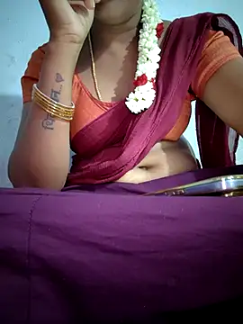 Snapshot of Tamil_Hot_HoneyBee chatting on 06.25.26 Tamil Hot HoneyBee online show from 06.25.26