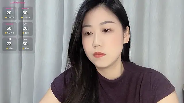 Snapshot of F-Yuwei chatting on 04.29.26 F-Yuwei online show from 04.29.26