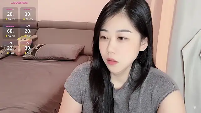 Snapshot of F-Yuwei chatting on 06.11.26 F-Yuwei online show from 06.11.26