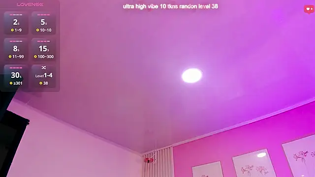 Snapshot of Ariana_west_ chatting on 05.02.26 Ariana west online show from 05.02.26