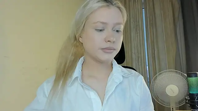 Snapshot of MidnightPoise chatting on 06.16.26 MidnightPoise online show from 06.16.26