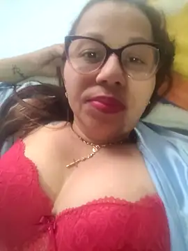 Snapshot of Ladymilf12 chatting on 05.06.26 Ladymilf12 online show from 05.06.26