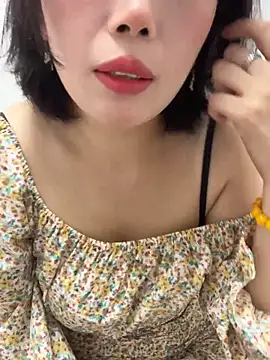 Snapshot of milkwine chatting on 05.05.26 milkwine online show from 05.05.26