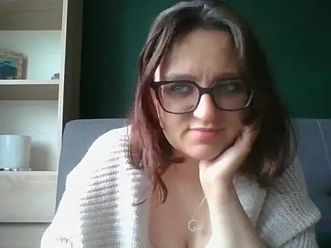 Snapshot of sensual_paris chatting on 06.11.26 sensual paris online show from 06.11.26