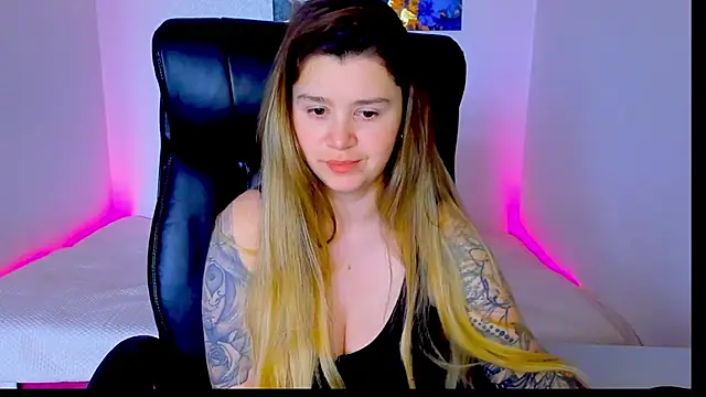 Snapshot of Natali_Secret chatting on 05.14.26 Natali Secret online show from 05.14.26
