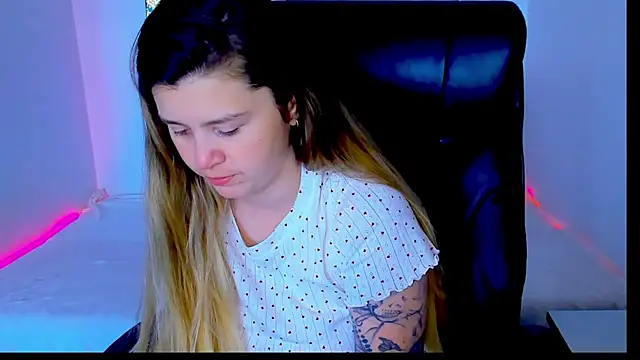 Snapshot of Natali_Secret chatting on 05.28.26 Natali Secret online show from 05.28.26