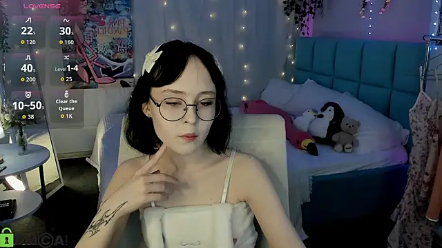 Snapshot of Lilac-Muse chatting on 06.26.26 Lilac-Muse online show from 06.26.26