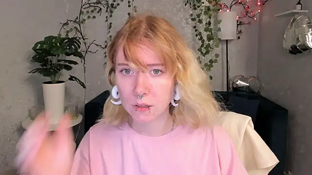 Snapshot of Elira_Vane chatting on 06.22.26 Elira Vane online show from 06.22.26