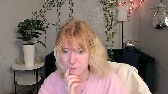 Snapshot of Elira_Vane chatting on 06.22.26 Elira Vane online show from 06.22.26