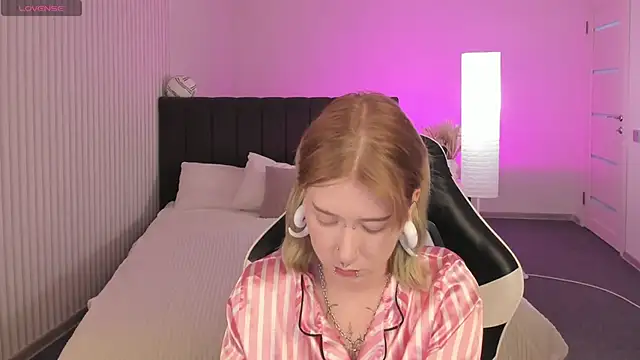 Snapshot of Elira_Vane chatting on 06.30.26 Elira Vane online show from 06.30.26