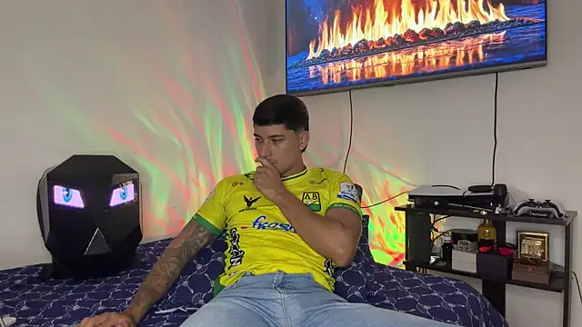 SexxxySquirterStev777 online show from 05.12.26