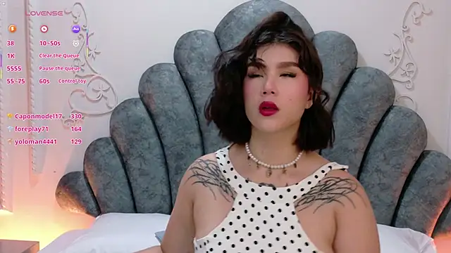 Snapshot of Emily-Cooper- chatting on 06.16.26 Emily-Cooper- online show from 06.16.26