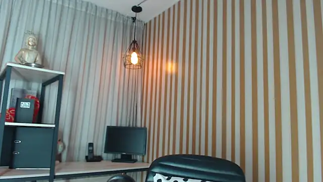 Iris Foster  online show from 04.28.26