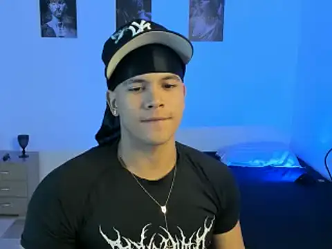 Snapshot of sant_wahlberg chatting on 06.10.26 sant wahlberg online show from 06.10.26