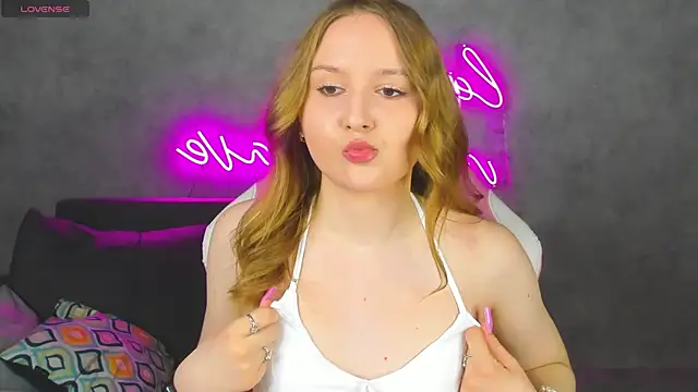 Snapshot of Emmaa_Kimm chatting on 06.15.26 Emmaa Kimm online show from 06.15.26