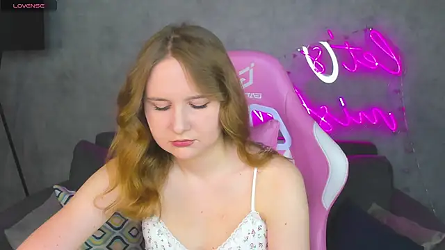 Snapshot of Emmaa_Kimm chatting on 06.18.26 Emmaa Kimm online show from 06.18.26