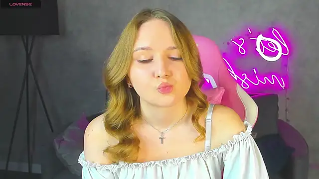 Snapshot of Emmaa_Kimm chatting on 06.22.26 Emmaa Kimm online show from 06.22.26