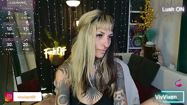 Snapshot of VivVixen chatting on 07.15.26 VivVixen online show from 07.15.26