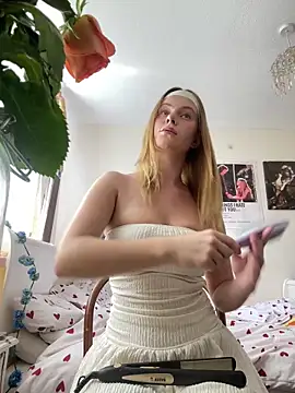 Young Lizzie online show from 05.27.26