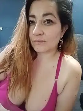 Snapshot of Morchis_esmeralda chatting on 05.22.26 Morchis esmeralda online show from 05.22.26