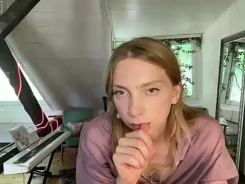 Snapshot of AnnaDarko chatting on 06.19.26 AnnaDarko online show from 06.19.26