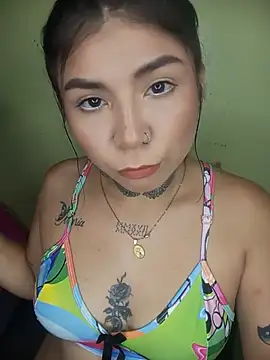PequenaNena online show from 05.17.26