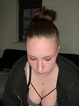 Snapshot of CuteBeaX chatting on 06.16.26 CuteBeaX online show from 06.16.26