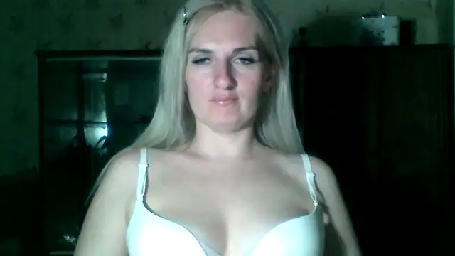 Snapshot of MartaHaze chatting on 05.13.26 MartaHaze online show from 05.13.26