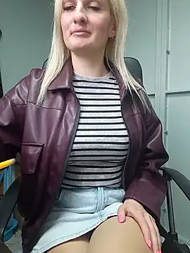 Snapshot of MartaHaze chatting on 05.30.26 MartaHaze online show from 05.30.26