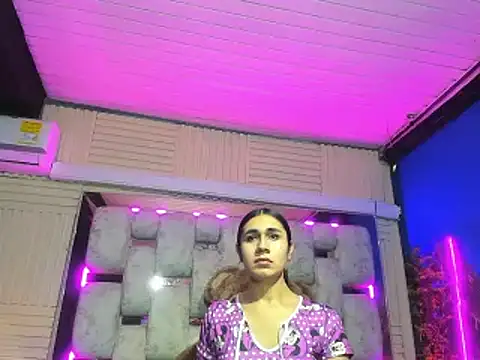 Snapshot of MahiaraHot chatting on 06.19.26 MahiaraHot online show from 06.19.26